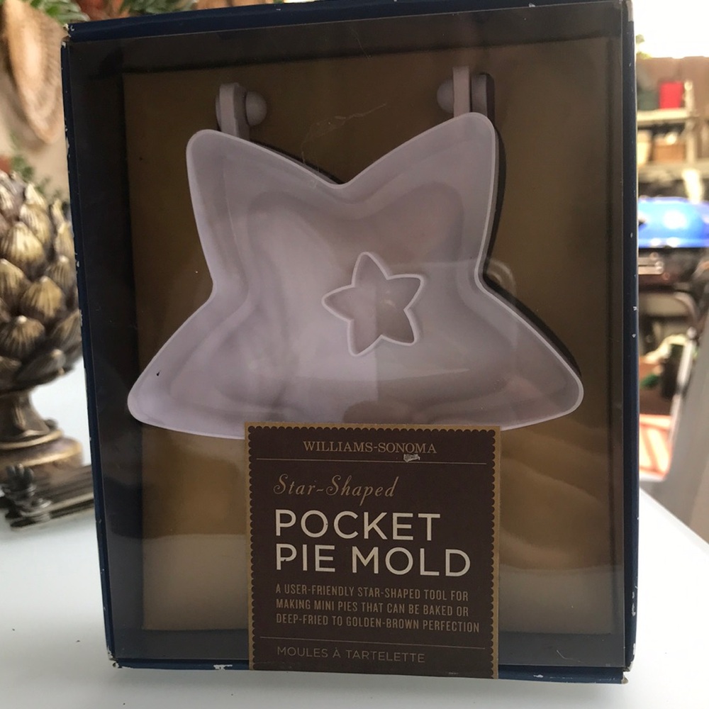 Williams-Sonoma Star-Shaped Pocket Pie Mold - White